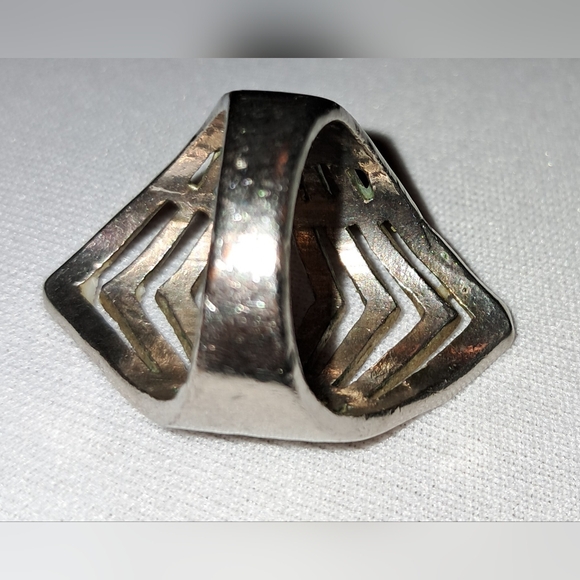 ROMAN STYLE FASHION RING - Picture 8 of 9